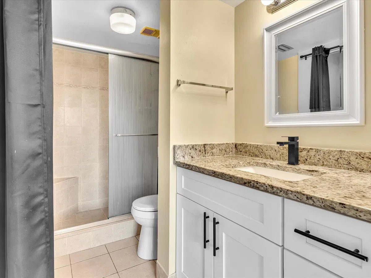 Unit 105 photo 28