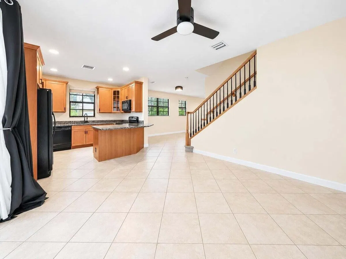  Residence photo 10