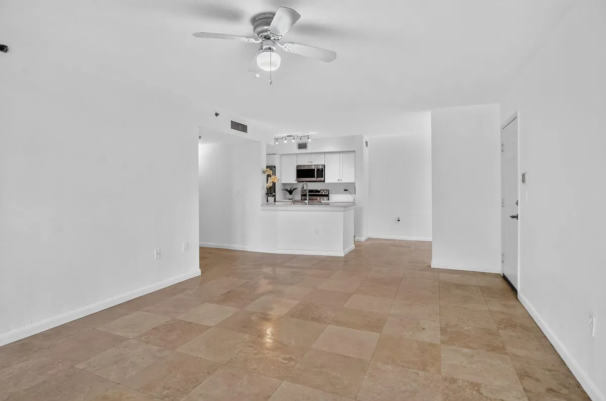 Unit 102 photo 7