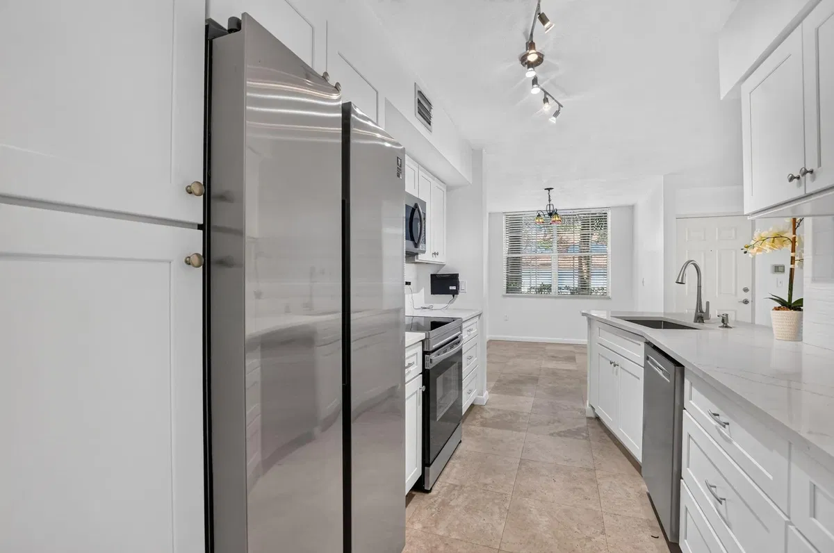 Unit 102 photo 19
