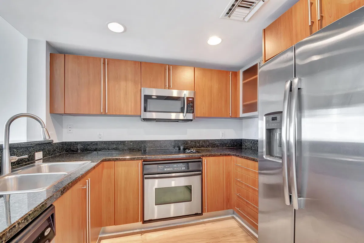 610 Clematis Unit 819 photo 10