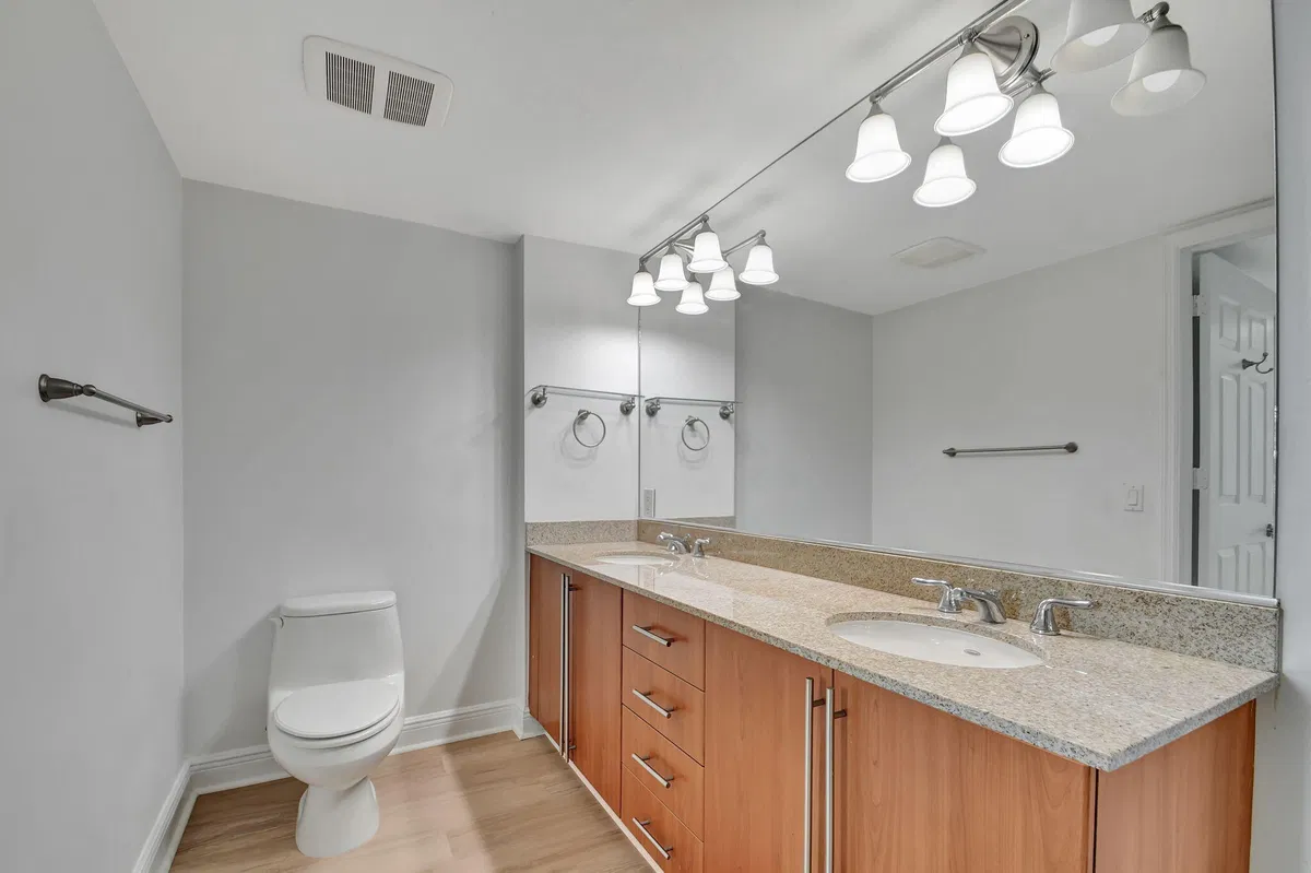 610 Clematis Unit 819 photo 16