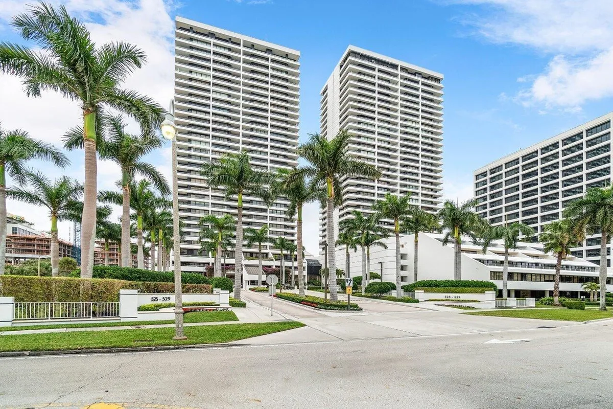 The Plaza of The Palm Beaches Unit 8g