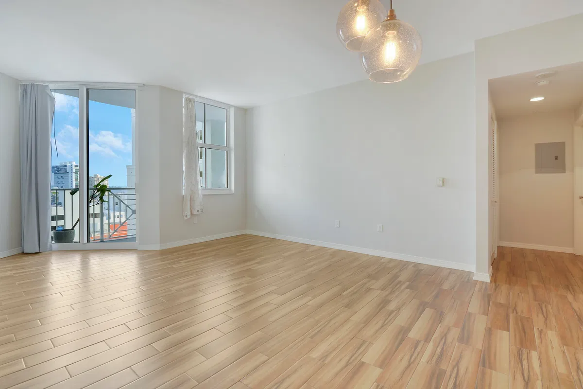 The Strand Unit 1022 photo 7