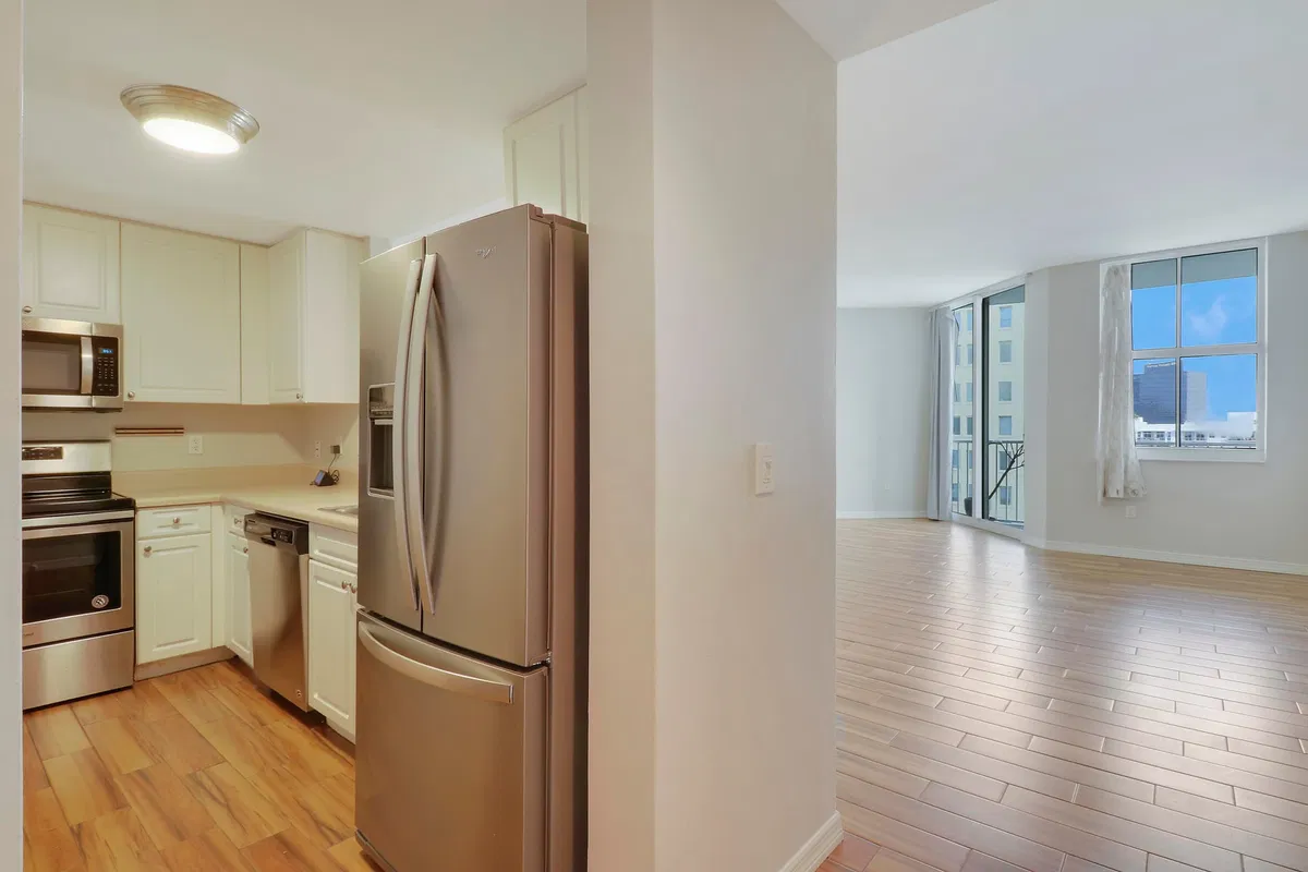 The Strand Unit 1022 photo 19