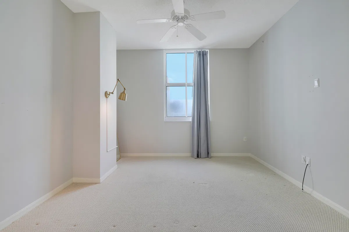 The Strand Unit 1022 photo 22