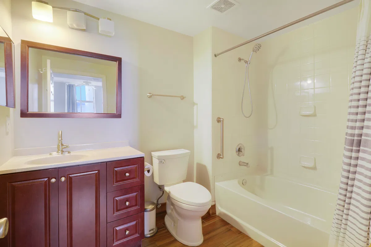 The Strand Unit 1022 photo 25