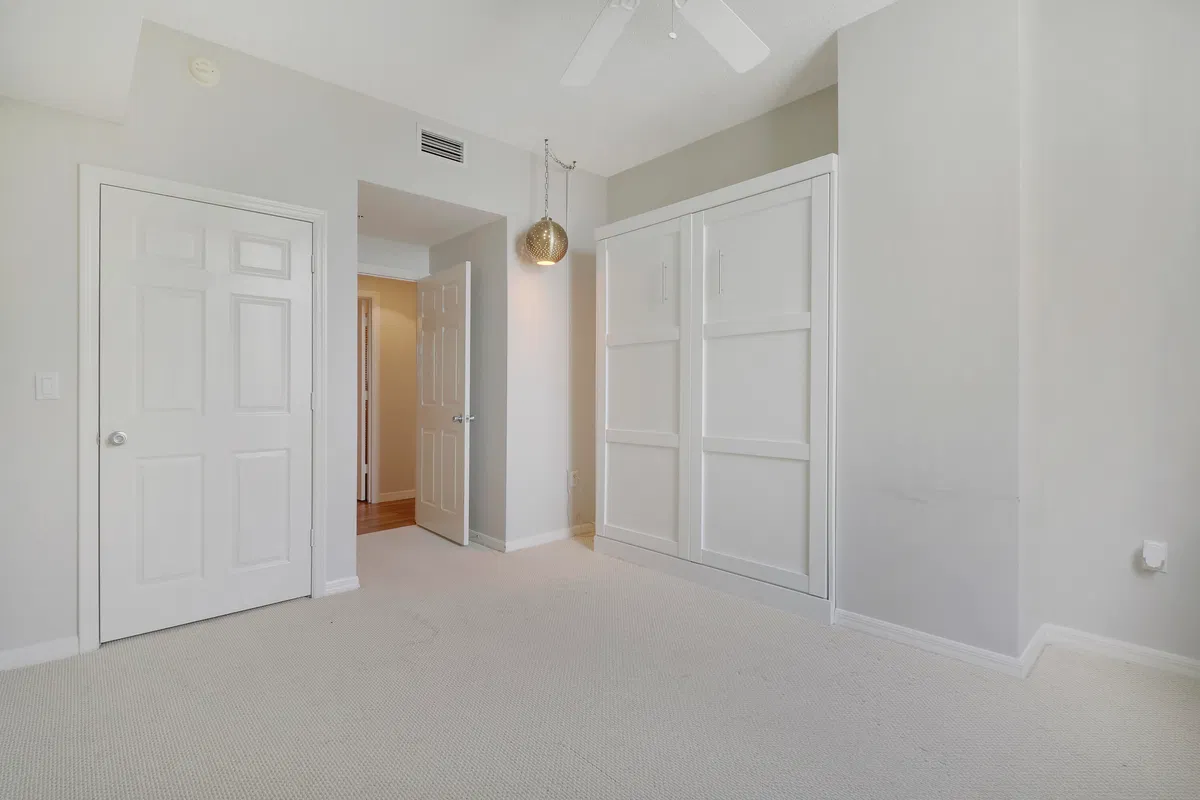 The Strand Unit 1022 photo 28