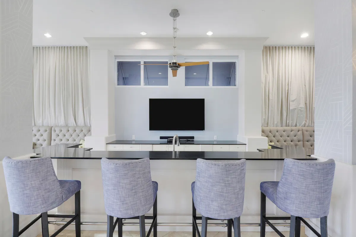 The Strand Unit 1022 photo 37