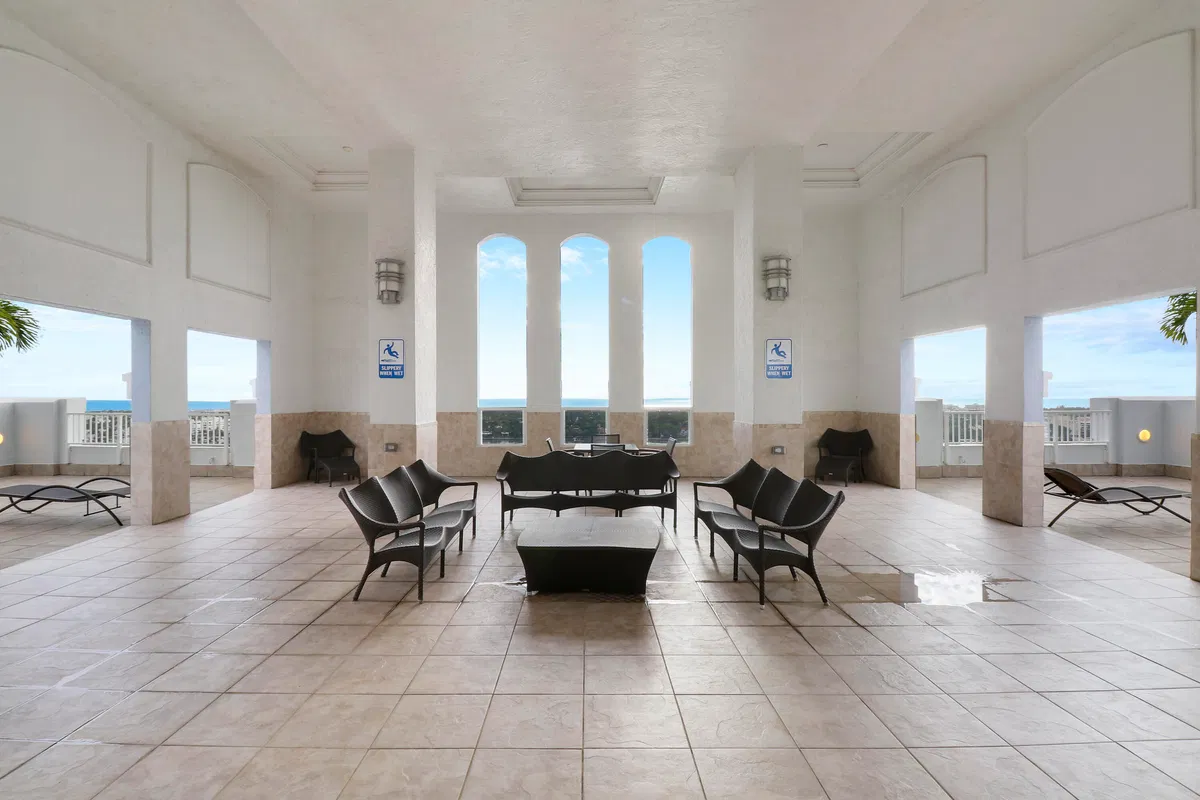 The Strand Unit 1022 photo 40