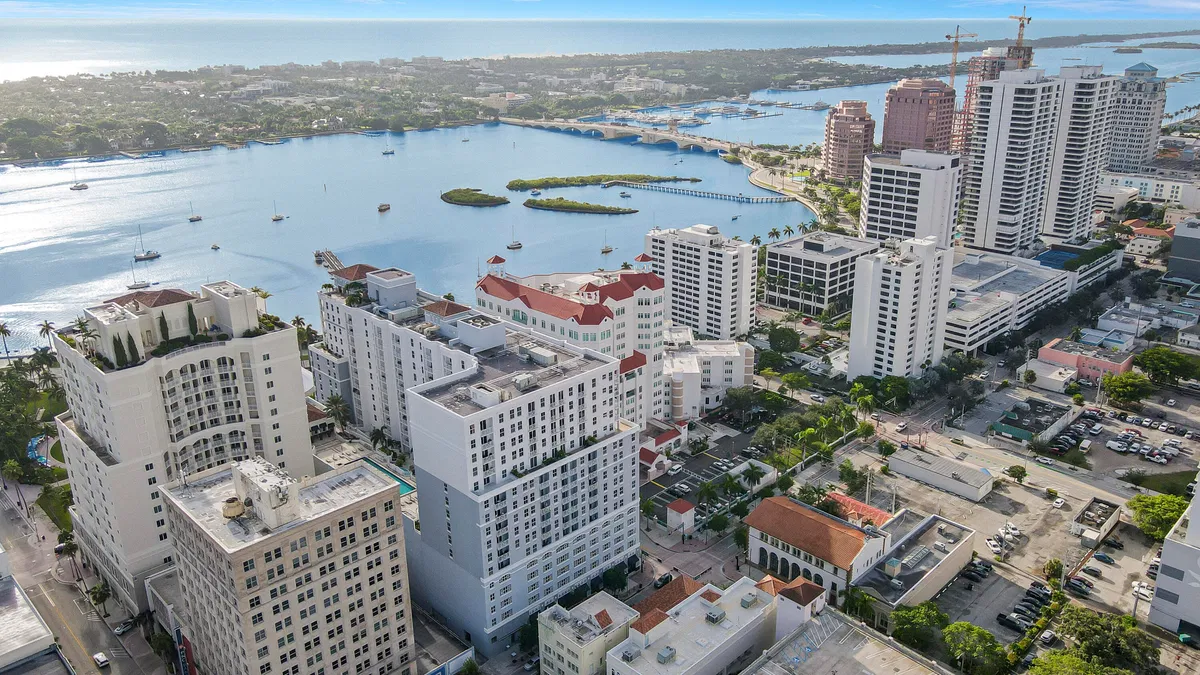 The Strand Unit 1022 photo 58