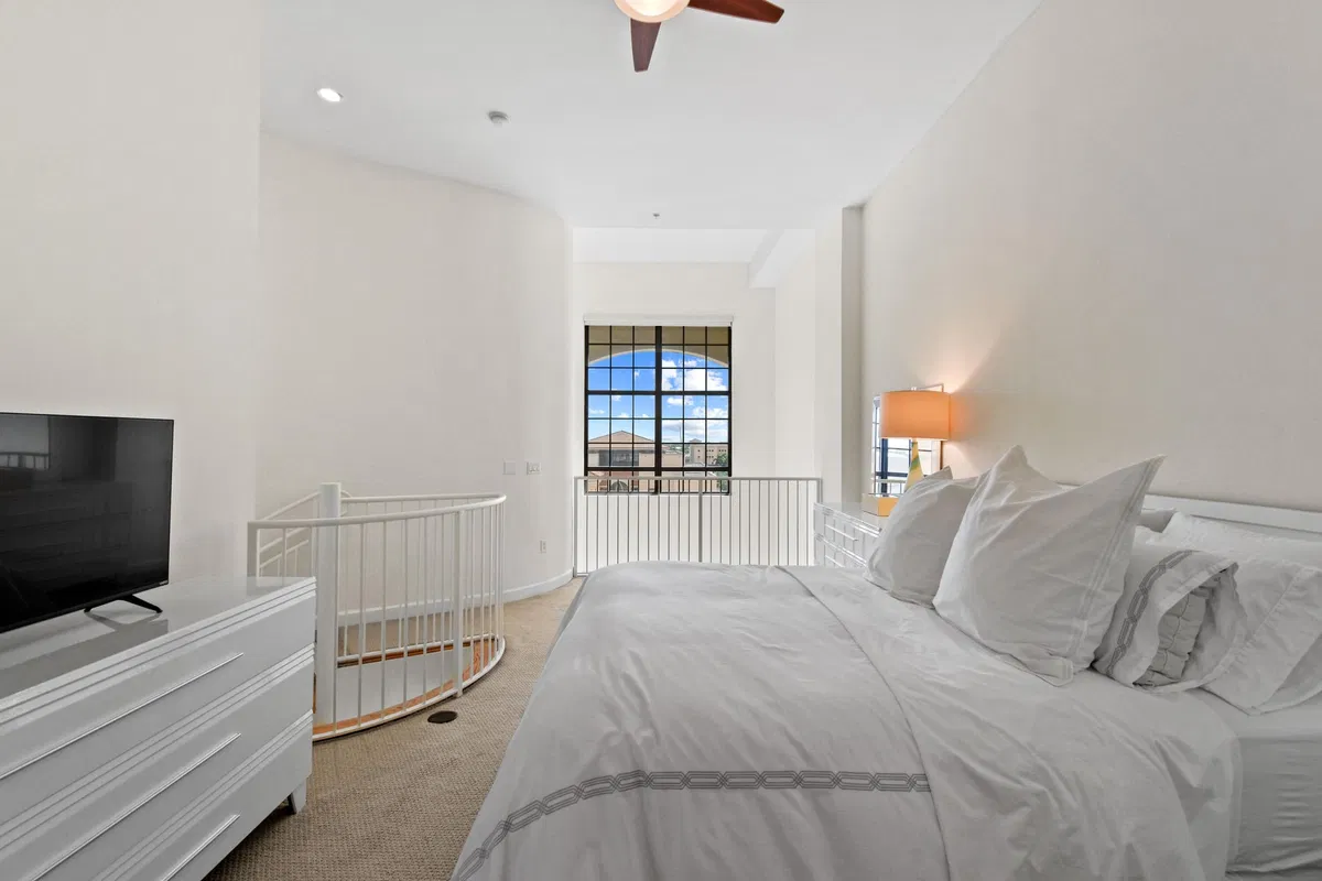 One City Plaza Unit 412 photo 16