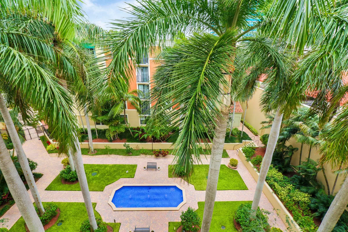 Courtyards in Cityplace Unit 512 photo 4