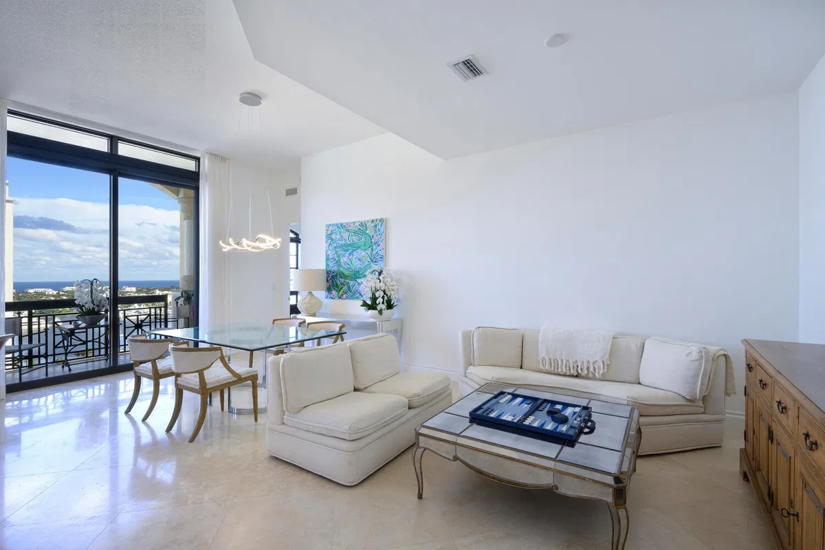 One City Plaza Unit 1606 photo 4