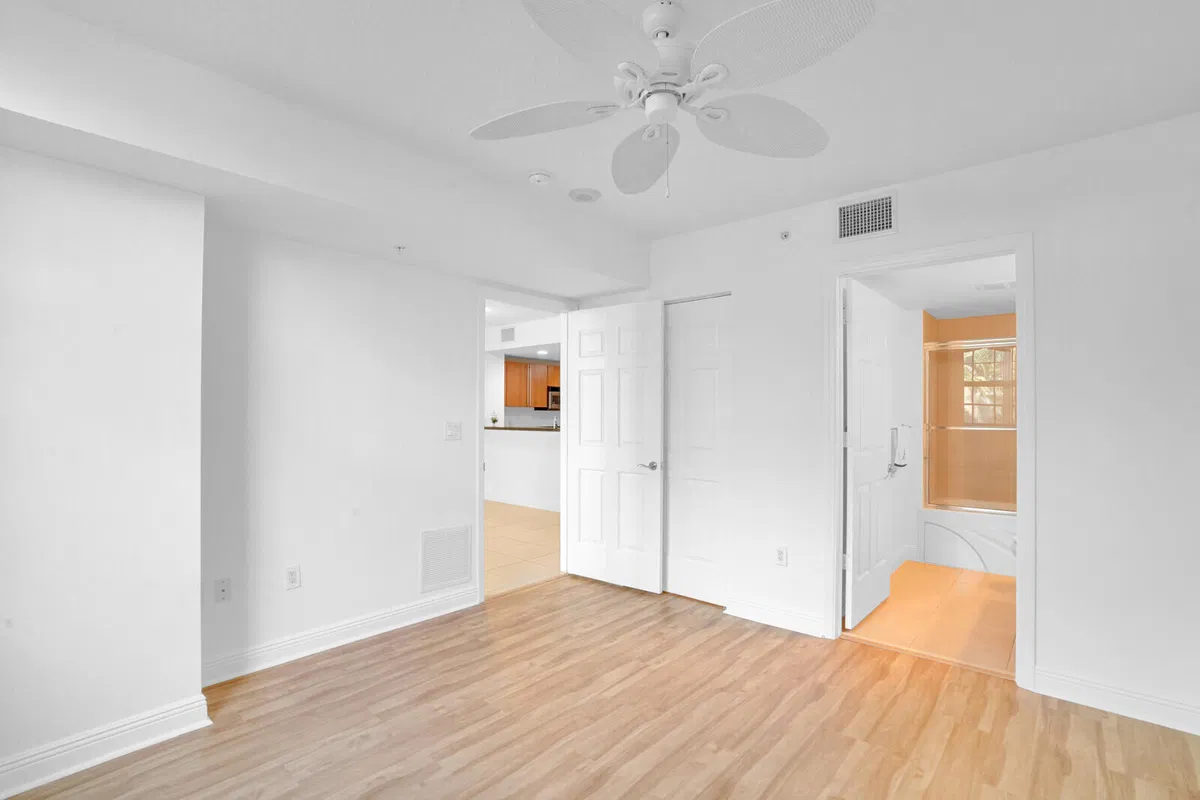 610 Clematis Unit 325 photo 16