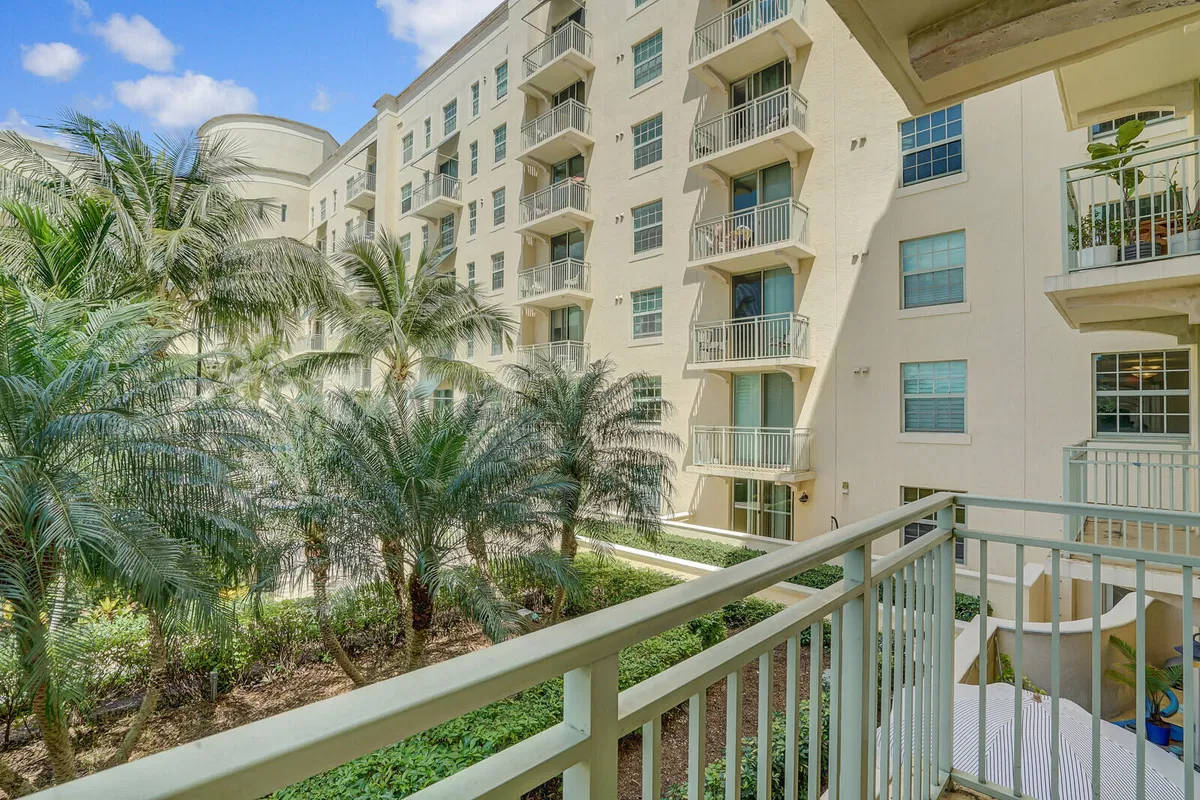 610 Clematis Unit 325 photo 25