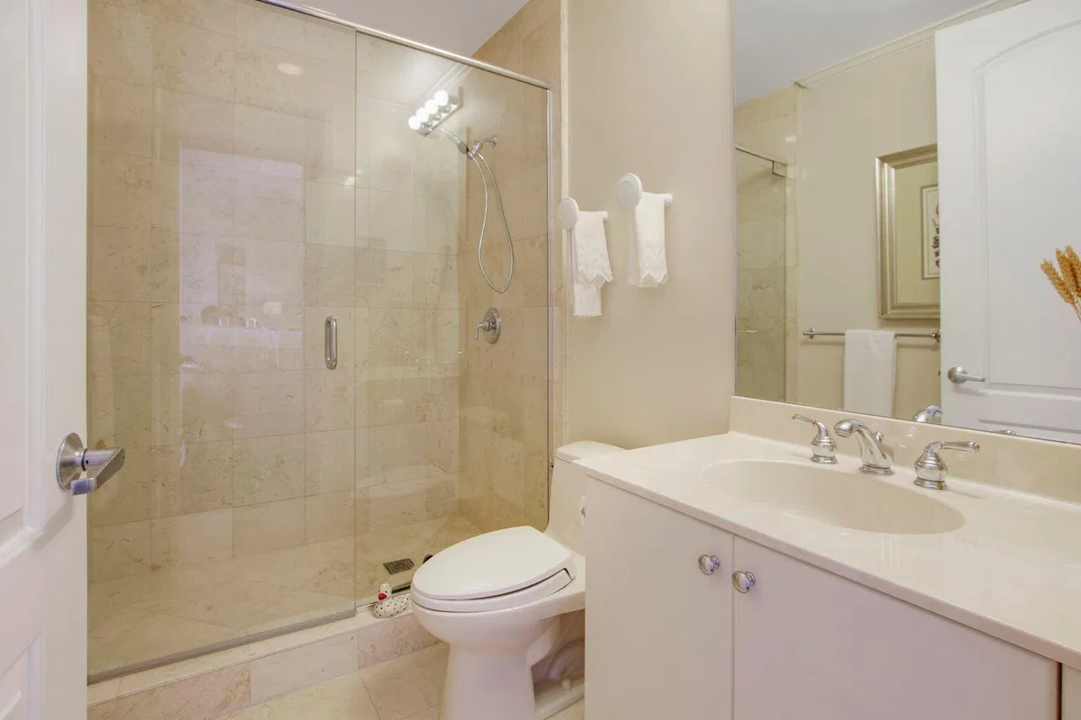One City Plaza Unit 1602 photo 22