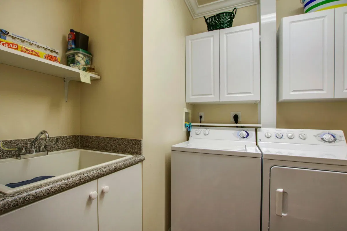 One City Plaza Unit 1602 photo 28