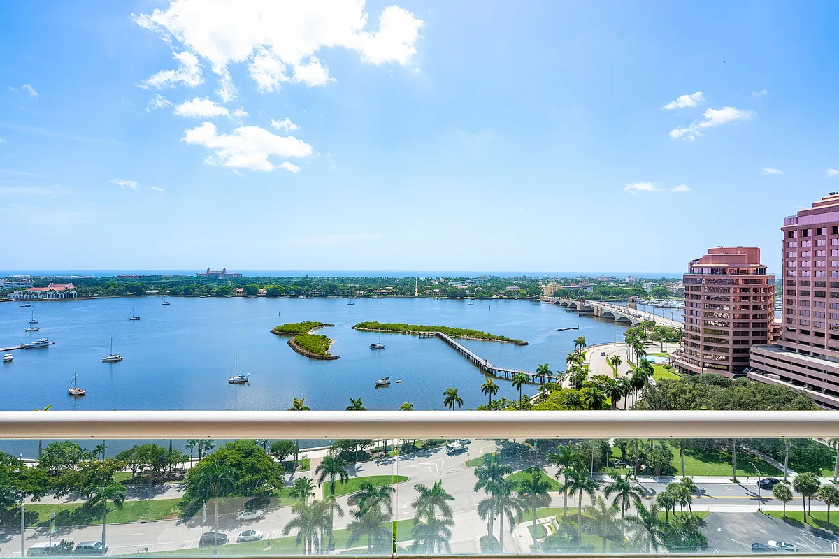 The Plaza of The Palm Beaches Unit 18e