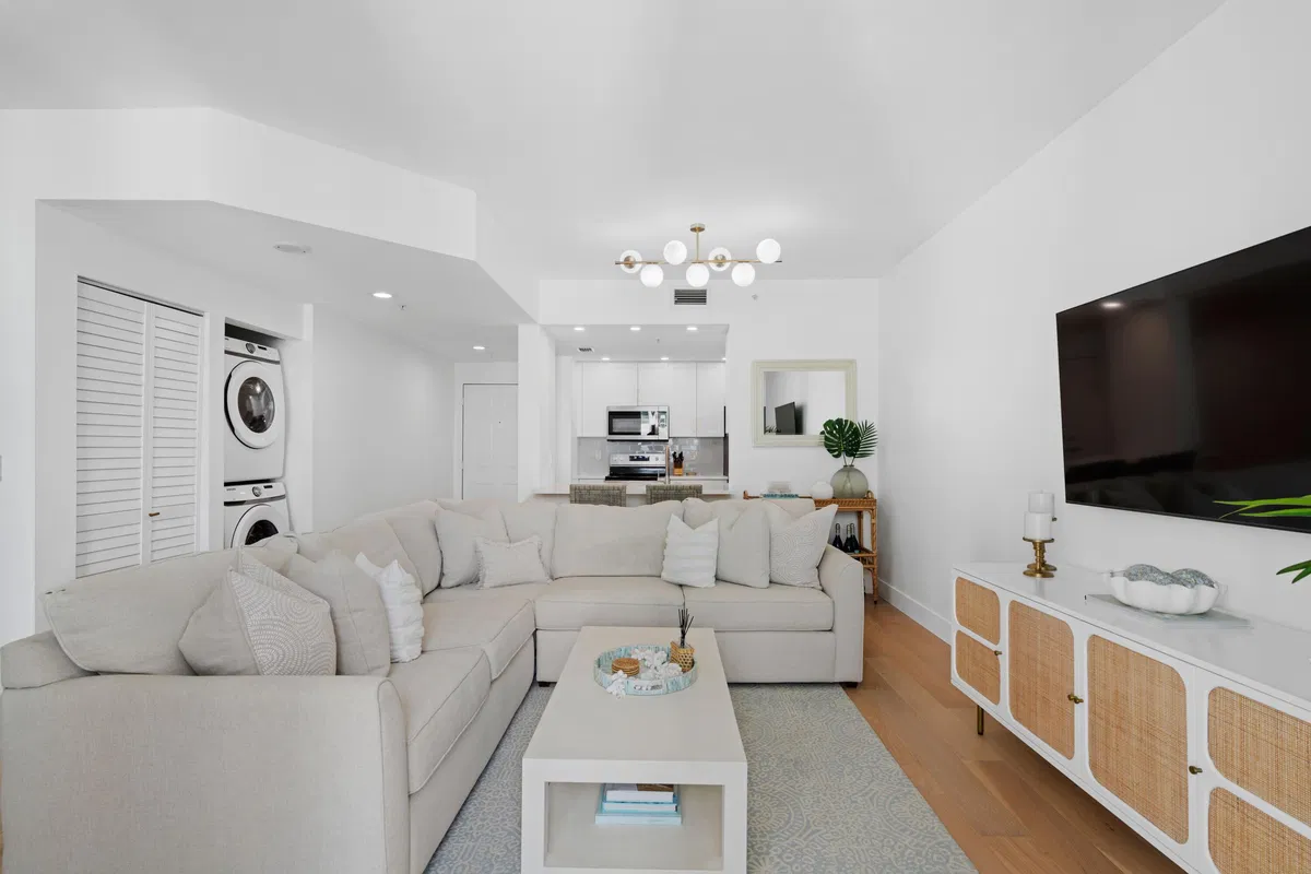 The Strand Unit 607 photo 7