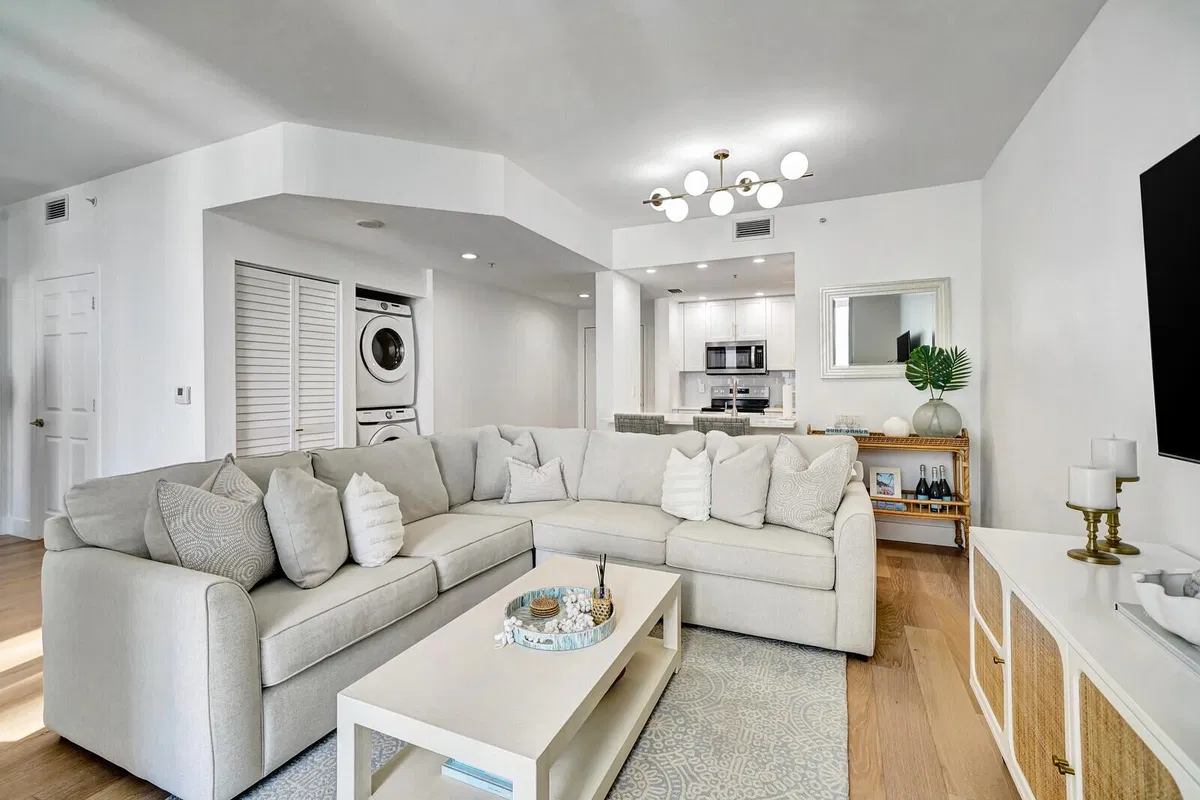 The Strand Unit 607 photo 13