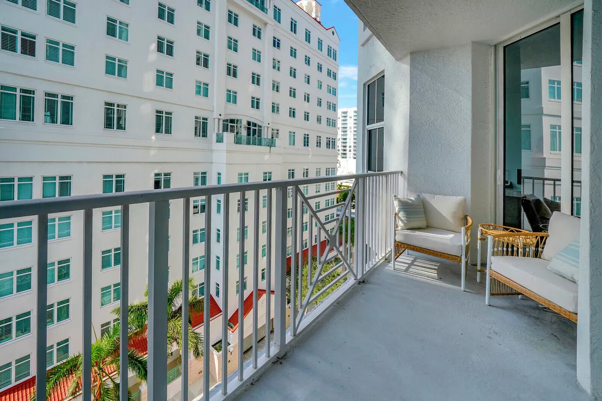 The Strand Unit 607 photo 19