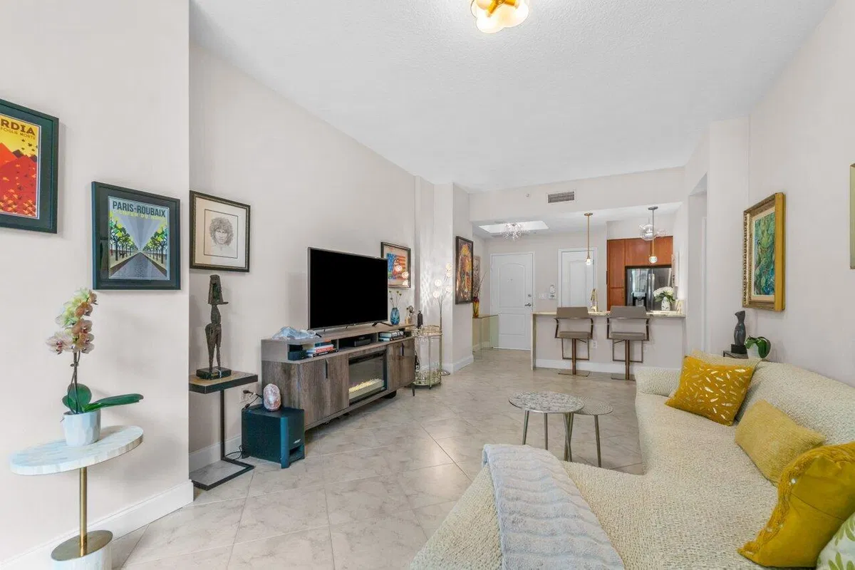 One City Plaza Unit 725 photo 7
