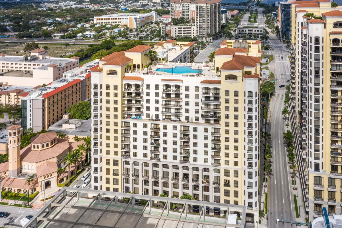 One City Plaza Unit 725 photo 37