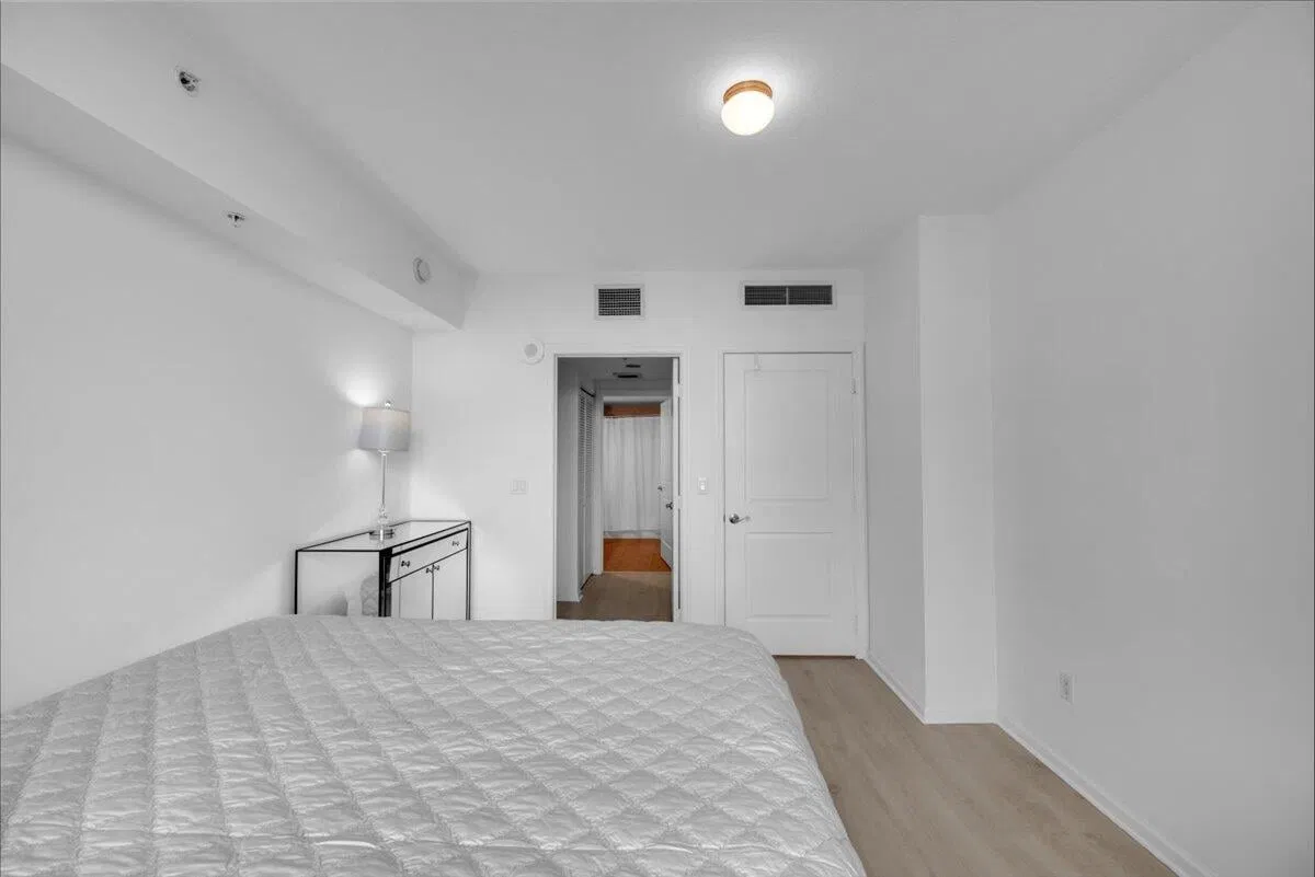 The Metropolitan Unit 518 photo 13