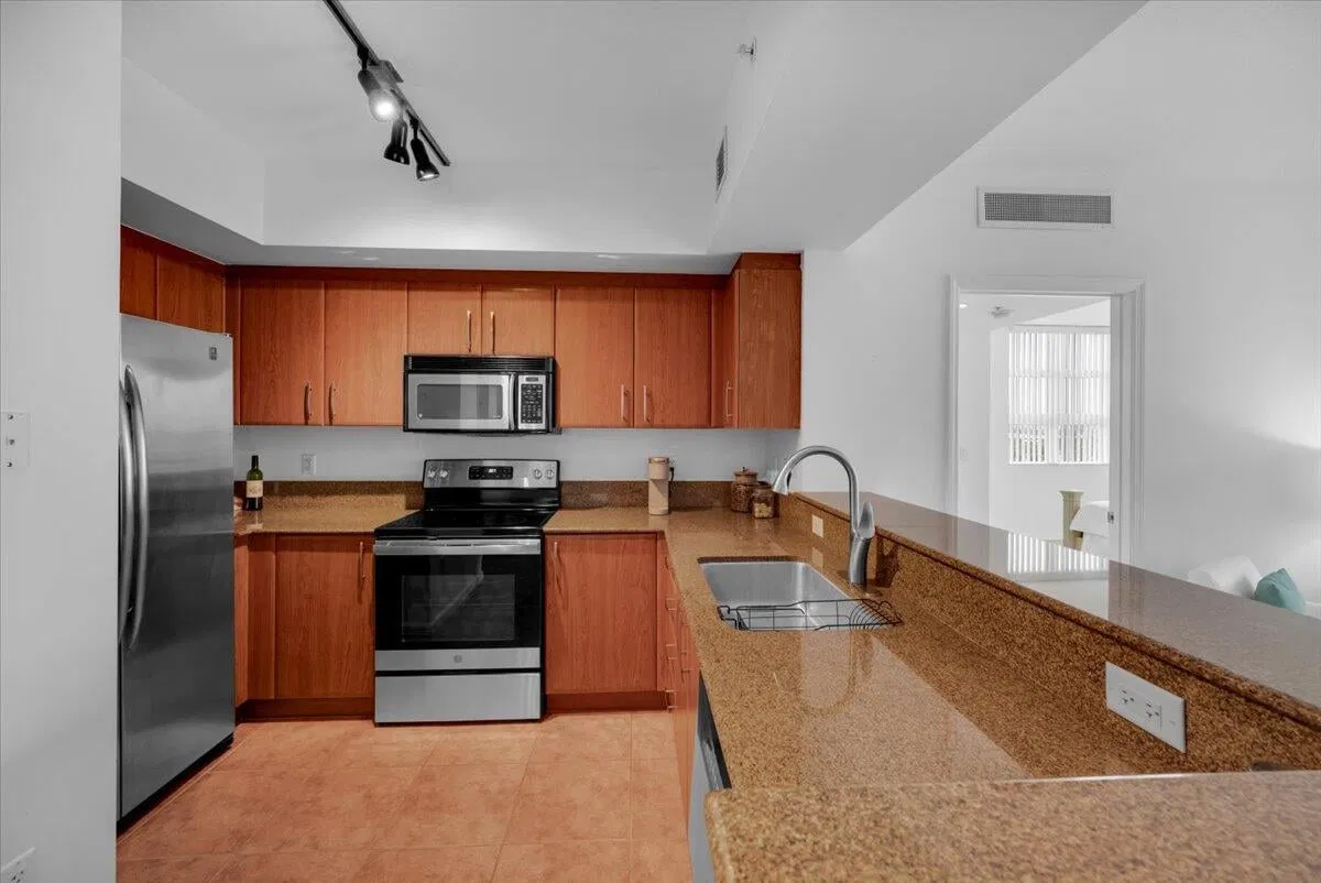 The Metropolitan Unit 518 photo 34