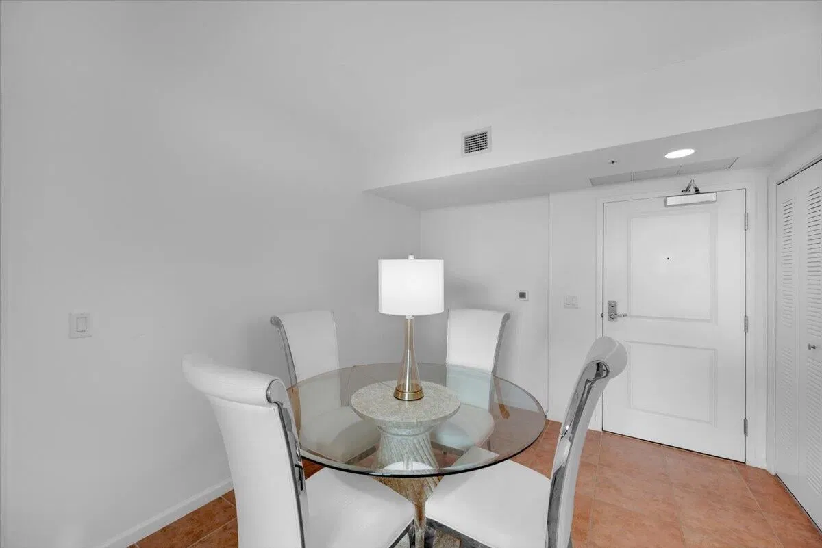 The Metropolitan Unit 518 photo 37