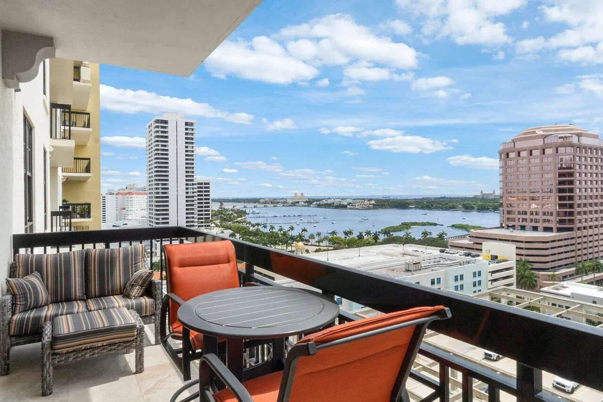 One City Plaza Unit 1206