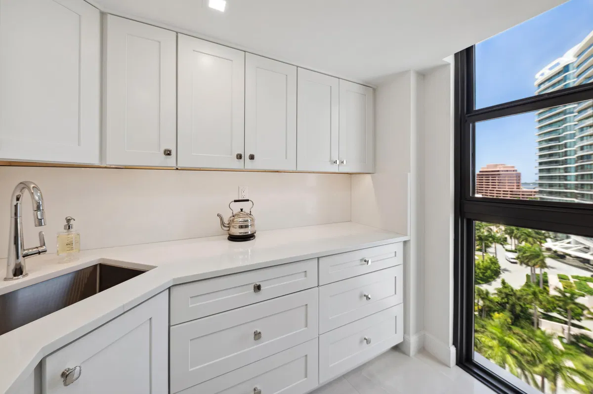 Trianon Unit 1506 photo 4