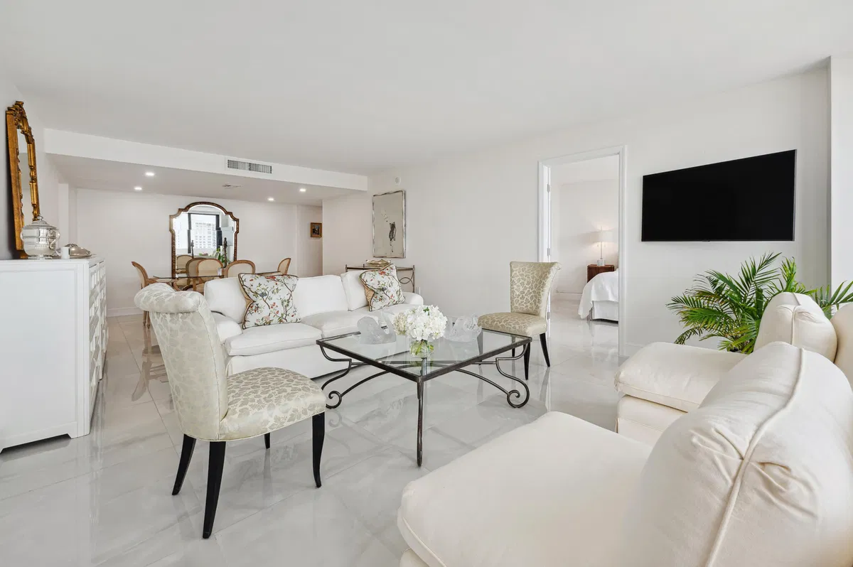 Trianon Unit 1506 photo 7