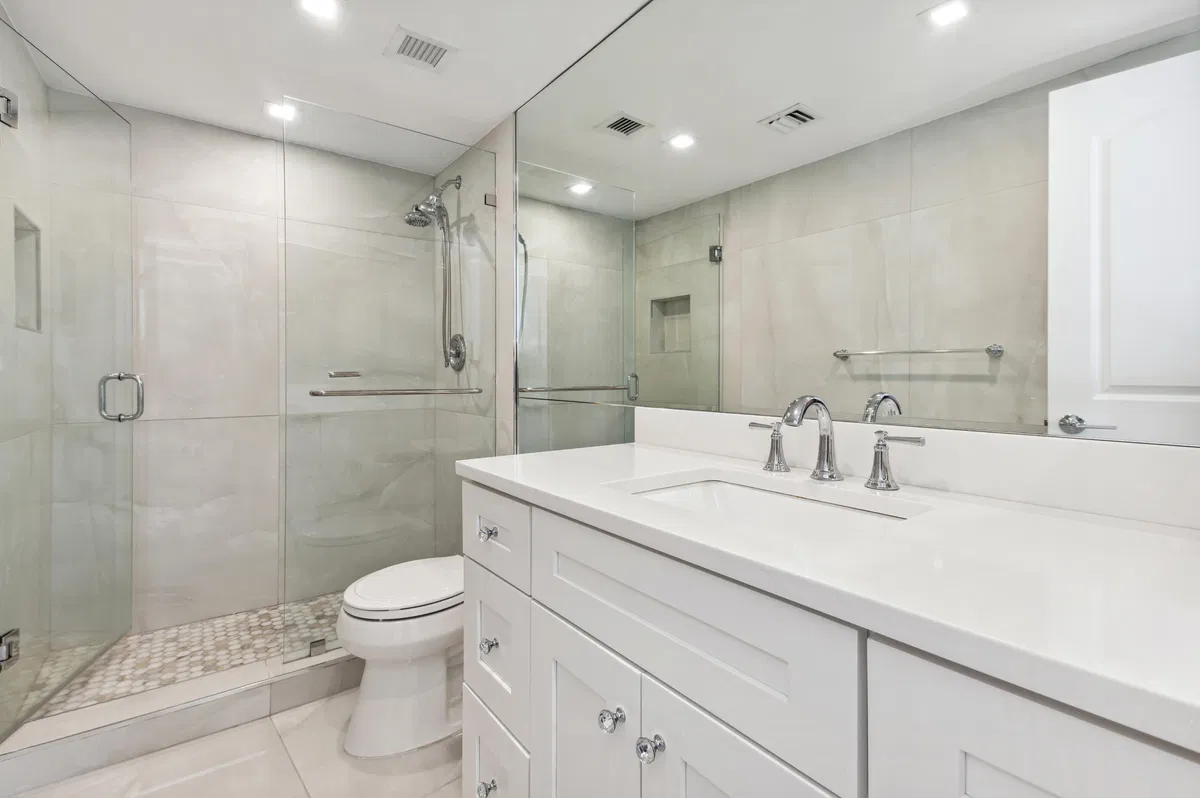Trianon Unit 1506 photo 10
