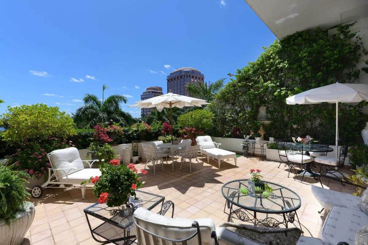 The Plaza of The Palm Beaches Unit Th4g