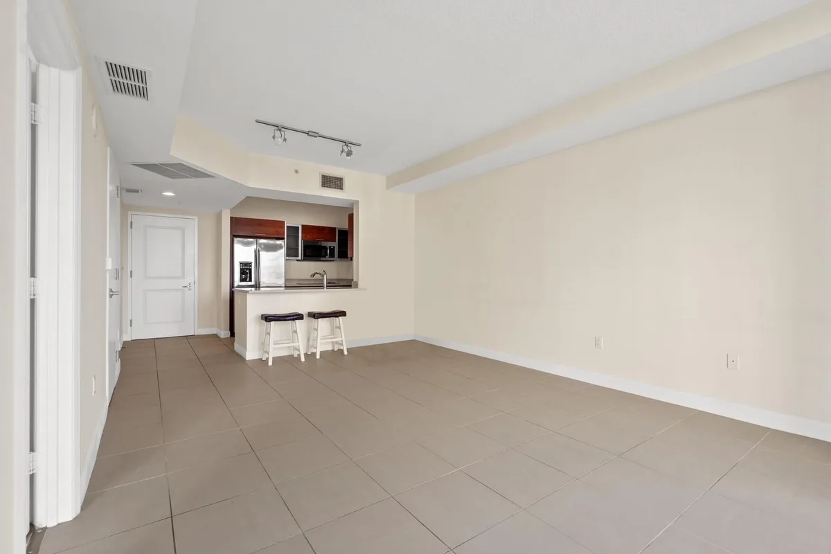 City Palms Unit 303 photo 4