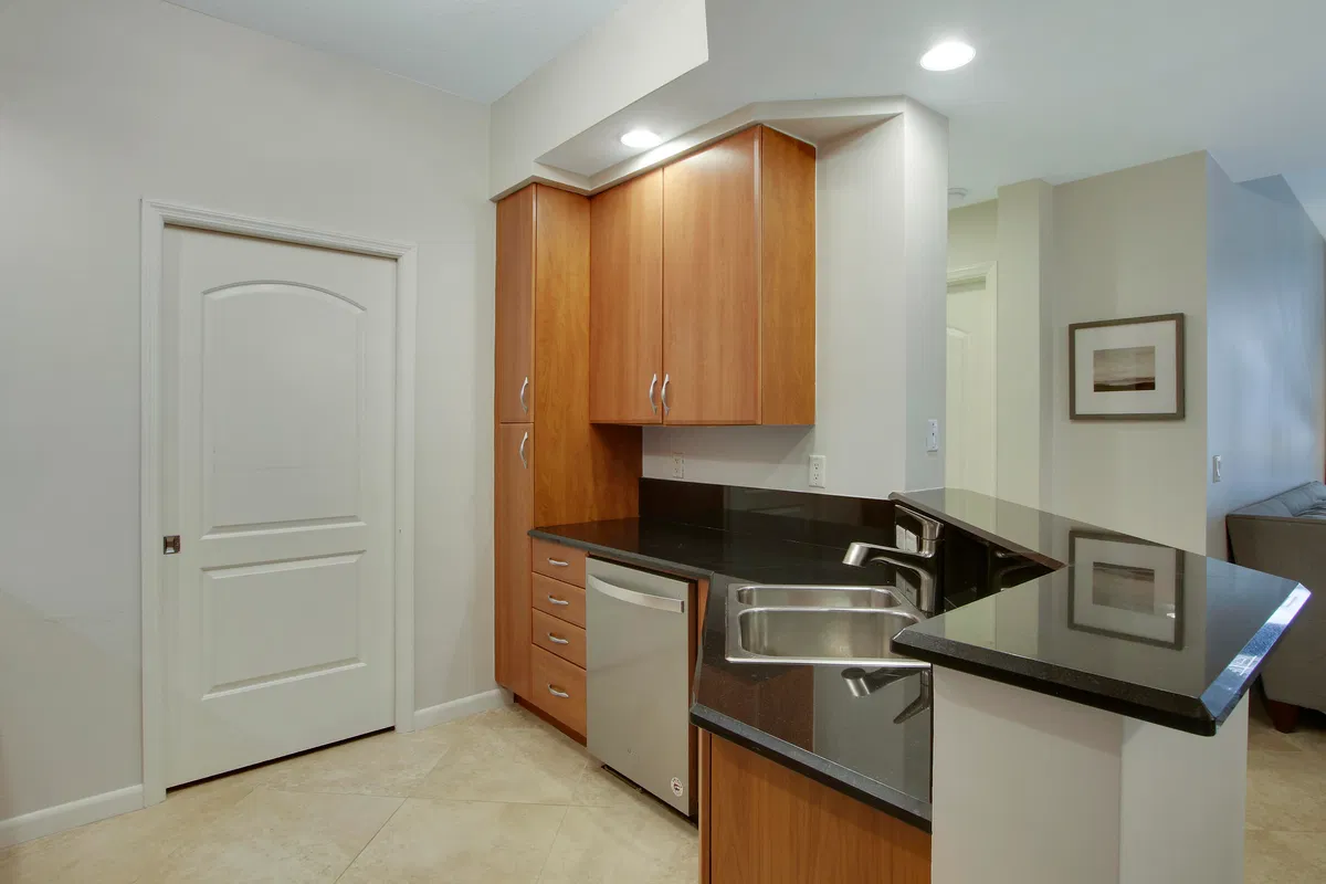One City Plaza Unit 1024 photo 4