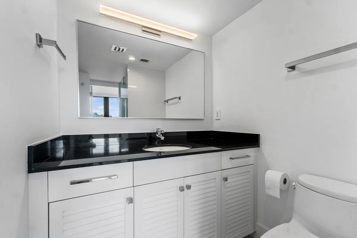 Trianon Unit 1606 photo 28