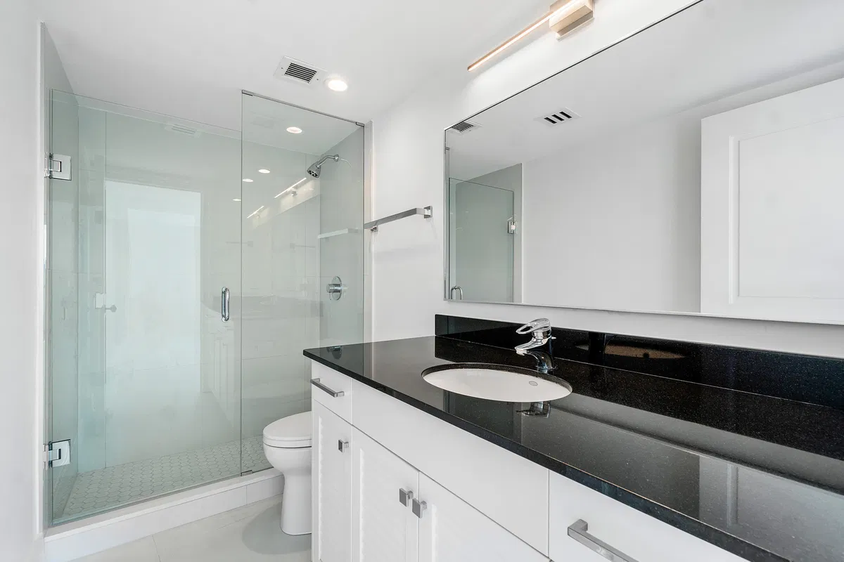 Trianon Unit 1606 photo 34