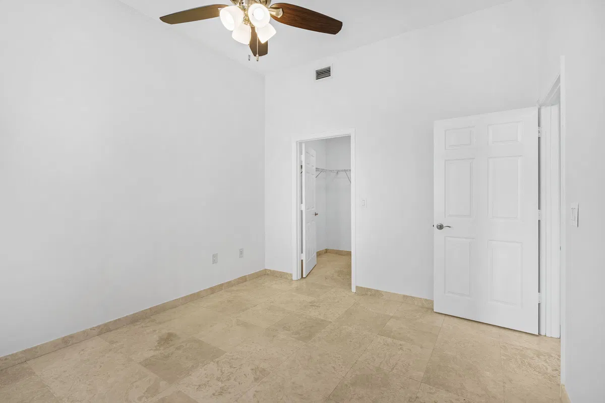 The Strand Unit 306 photo 28