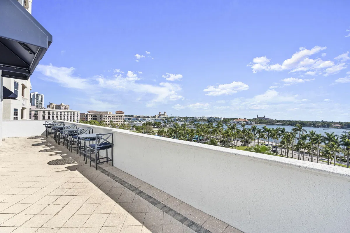 The Strand Unit 306 photo 46