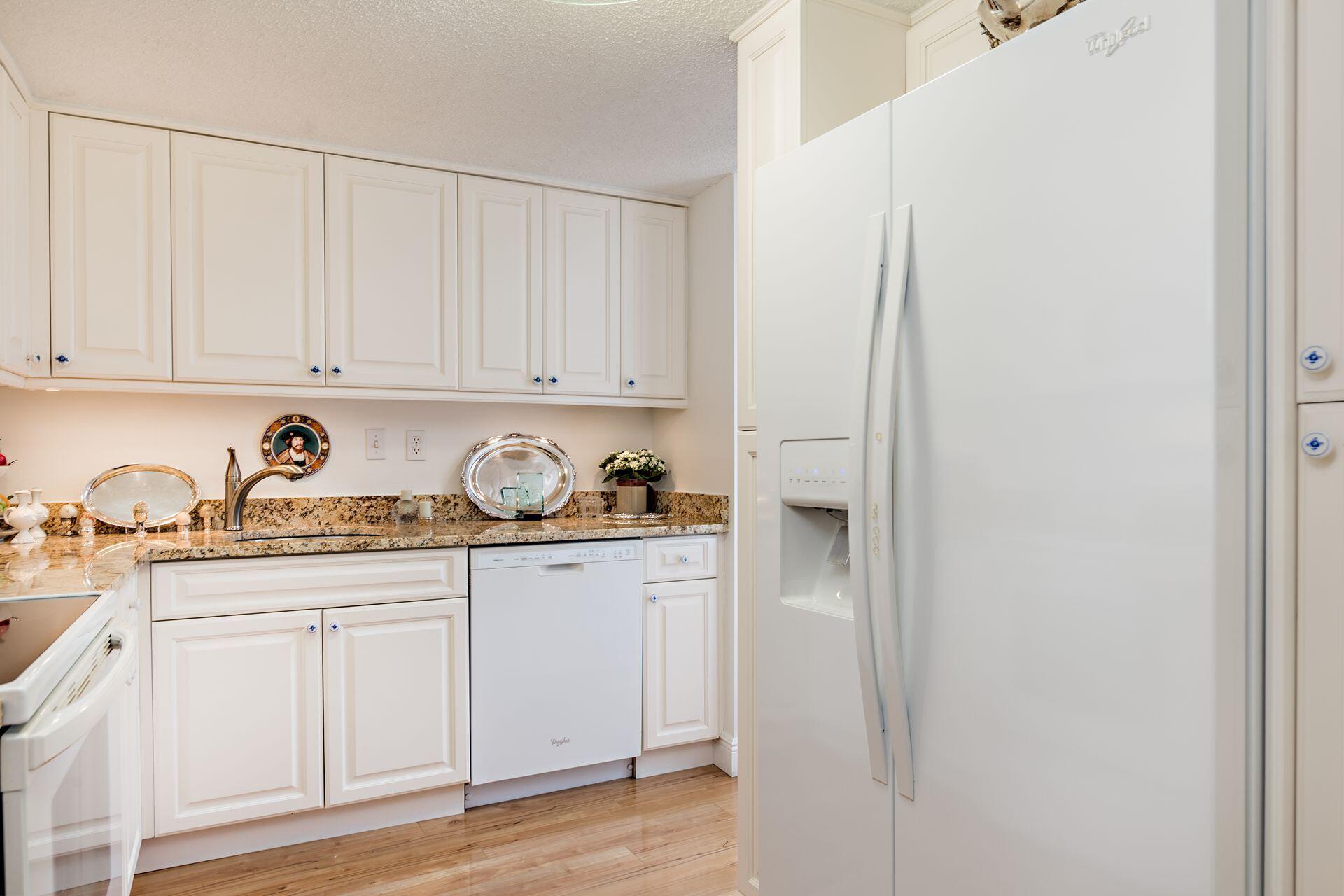 Trianon Unit 806 photo 7