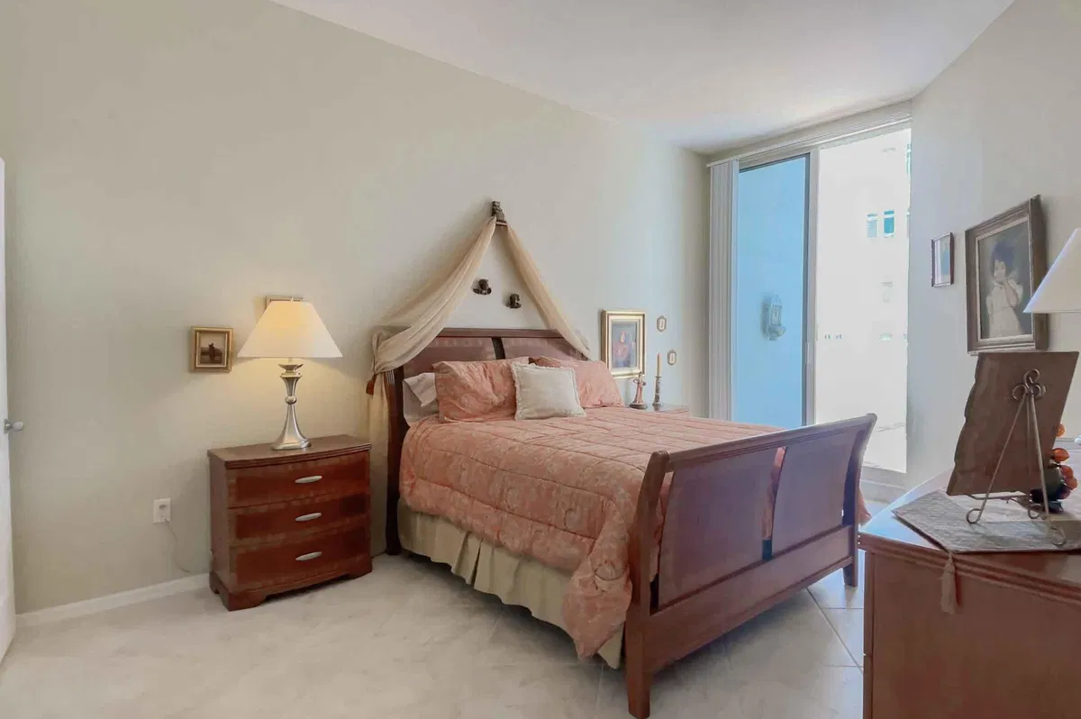 The Strand Unit 307 photo 19