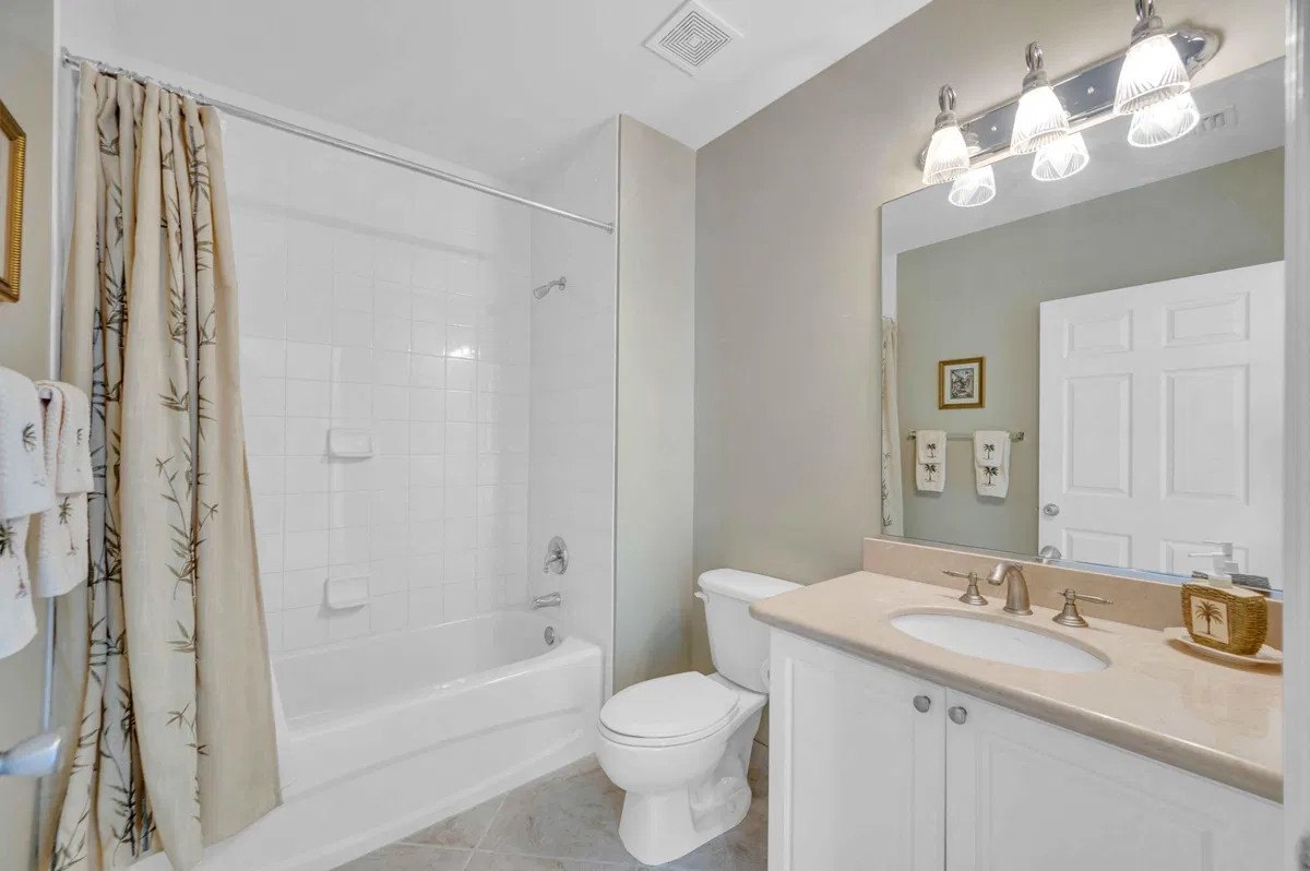 The Strand Unit 307 photo 25