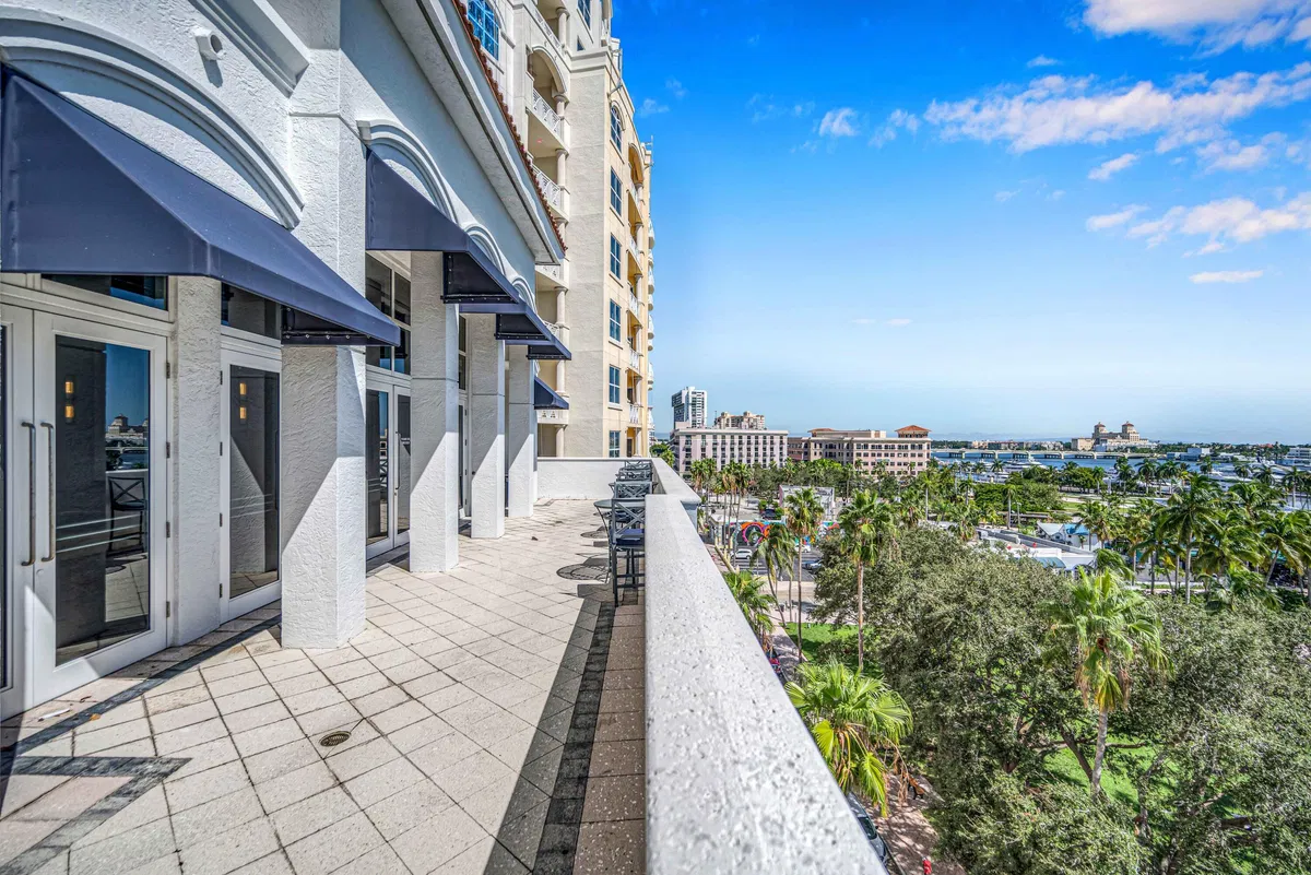 The Strand Unit 307 photo 37