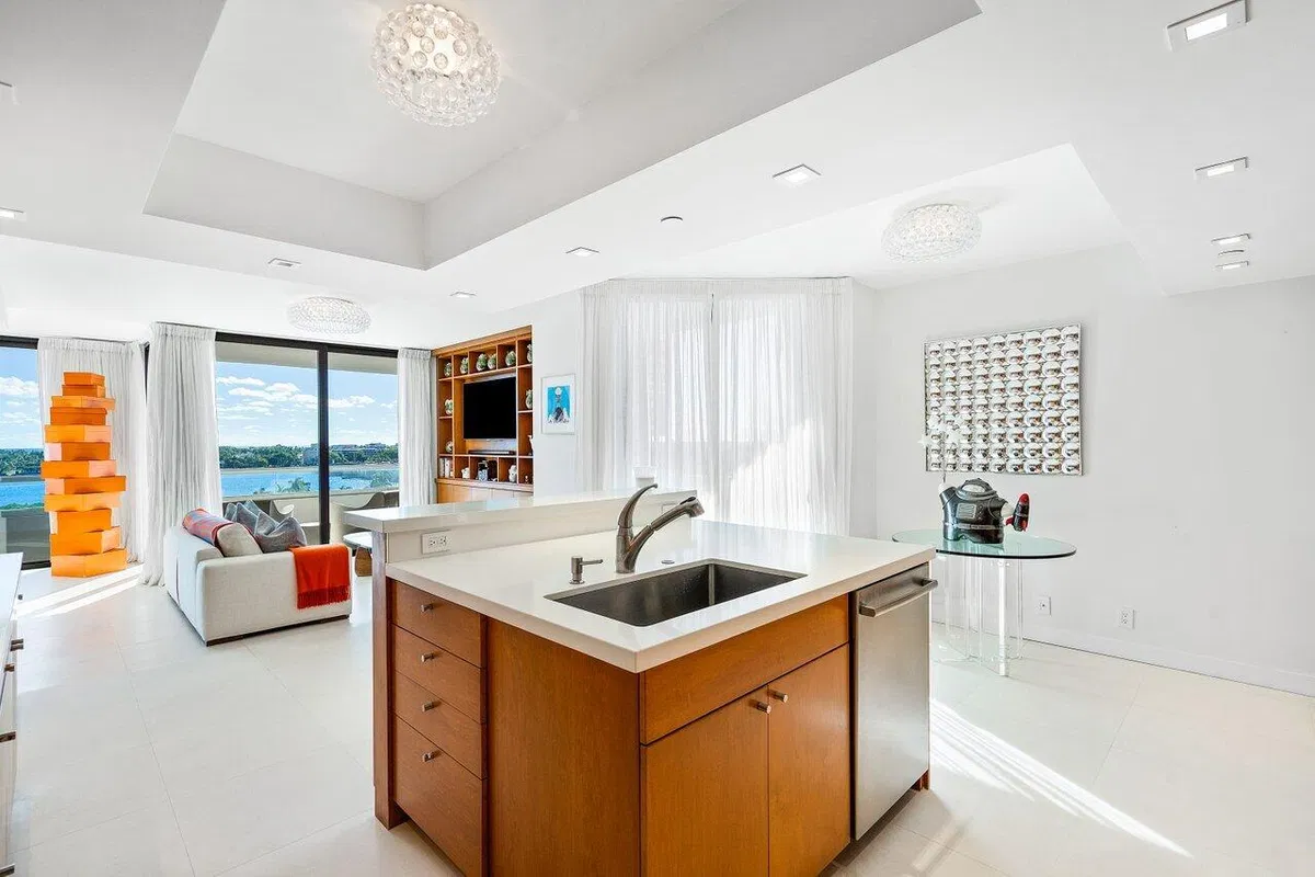 The Plaza of The Palm Beaches Unit 8h photo 7