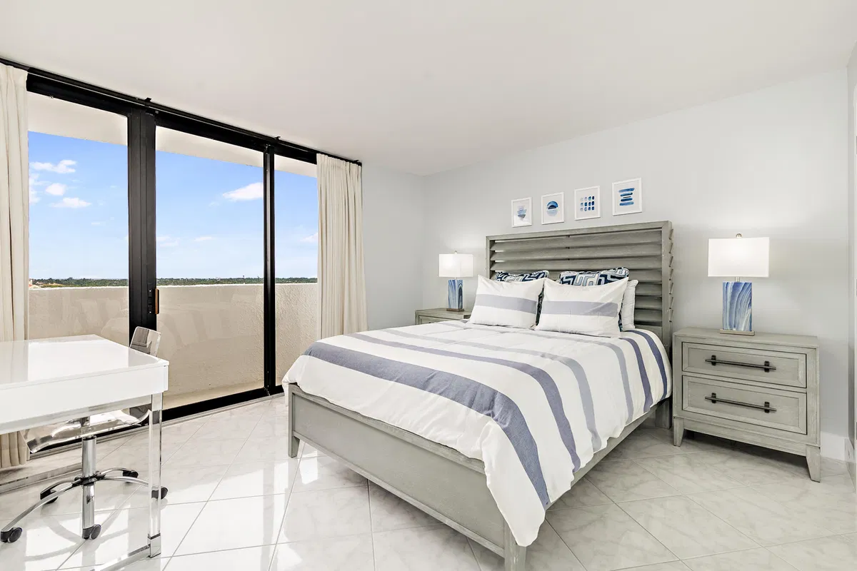 Trianon Unit 901 photo 16