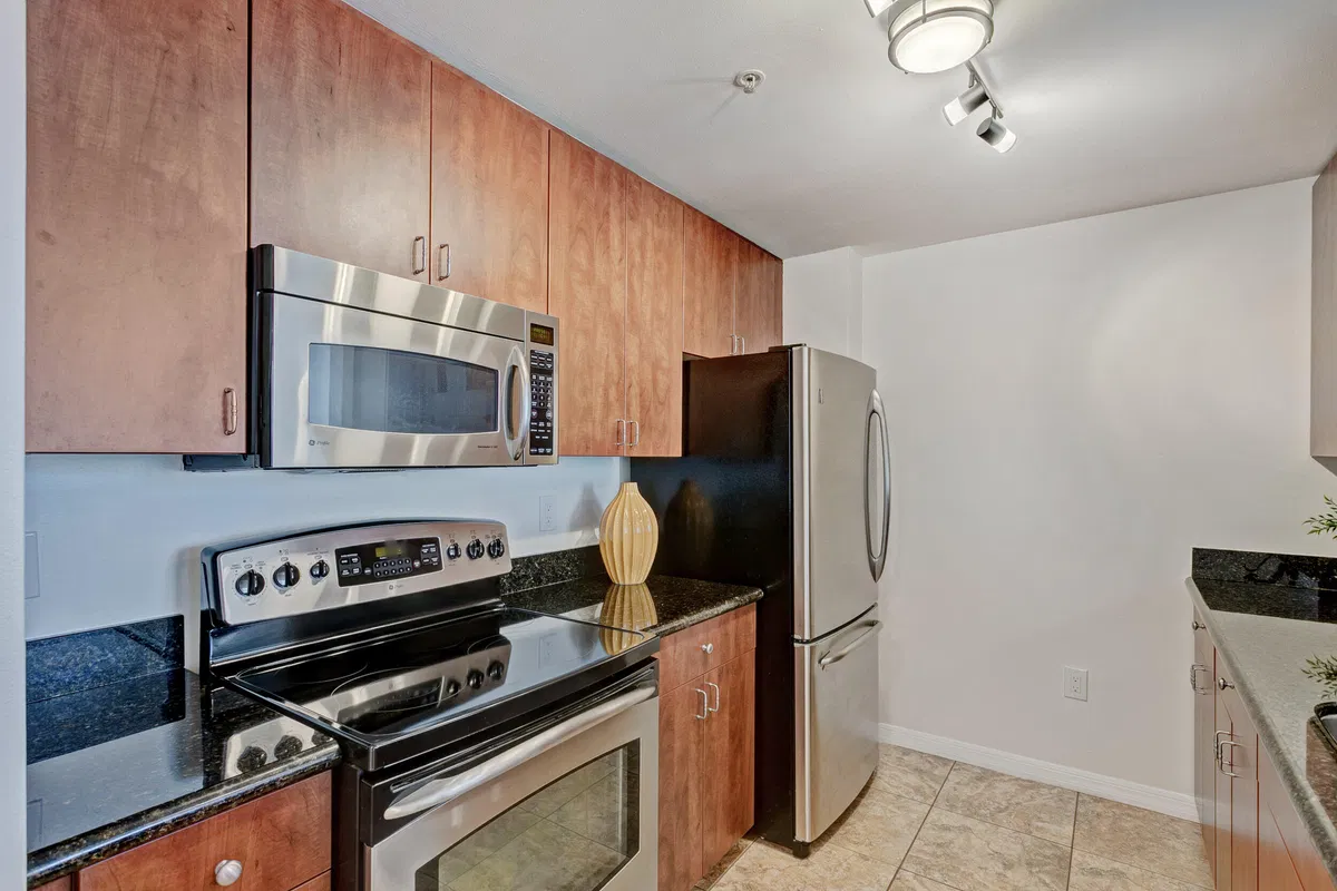 The Strand Unit 1206 photo 7