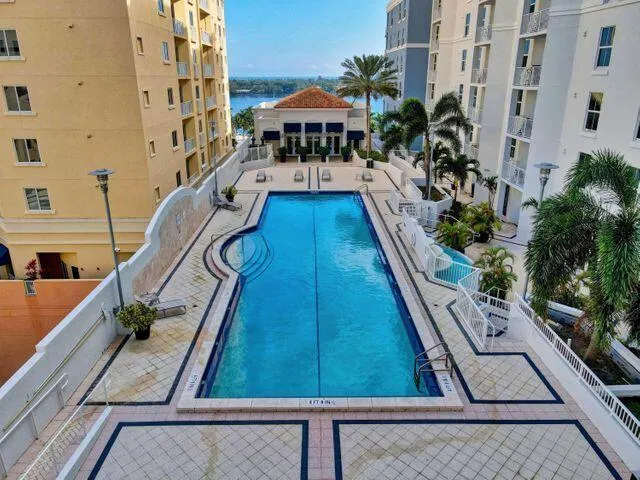The Strand Unit 1206 photo 37